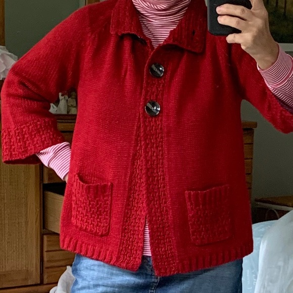 Soft True Red Sweater with bell sleeves - Picture 5 of 10